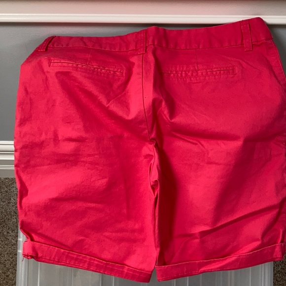 NWT 9 inch city Bermuda shorts - Picture 2 of 2